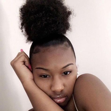 Bun With Weave, Hair Styles For School, Puff Hairstyles, Styles For School, Easy Work Hairstyles, Trending Hair, Top Knot Bun, Heart Eye, Top Bun