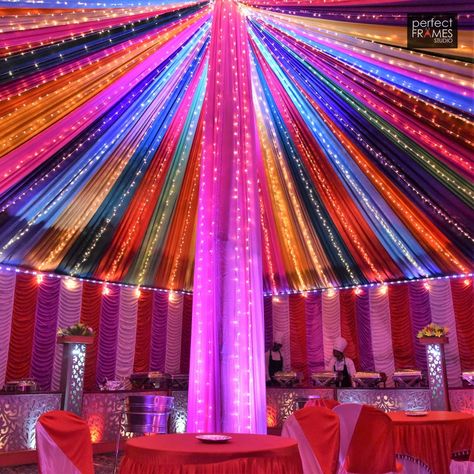 Open Hall Wedding Decoration, Garba Pandal Decoration, Wedding Hall Decorations On A Budget, Indian Wedding Decorations On A Budget, Dandiya Night Decoration, Wedding Pandal Decoration, College Fest Decoration Ideas, Garba Decoration Ideas, Pandal Decoration Ideas