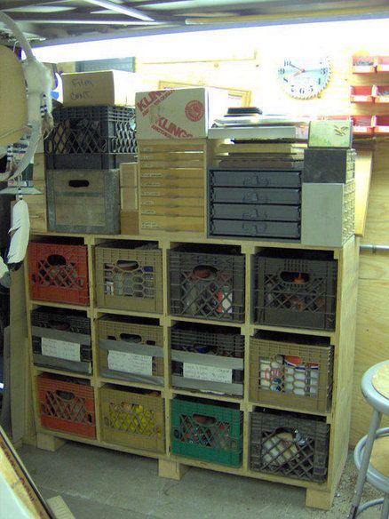 Patrick turned a bunch of crates into a tidy storage cabinet for the garage. Milk Crate Bench, Milk Crate Shelves, Milk Crates Diy, Milk Crate Storage, Plastic Milk Crates, Crate Bench, Crate Diy, Milk Products, Crate Shelves