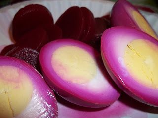 Red Beat Eggs, Pickled Eggs With Beets, Pickled Red Beet Eggs Recipe, Pickeled Eggs, Red Beet Eggs Recipe, Pickled Beets And Eggs, Spicy Pickled Eggs, Picked Eggs, Pickled Eggs Recipe