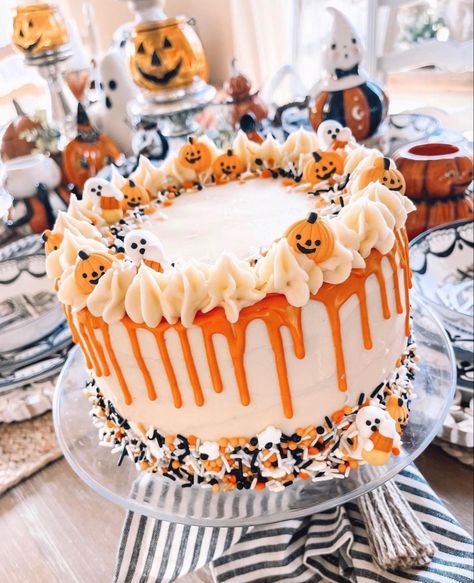 Birthday Cake Captions, Birthday Cake Boyfriend, Cake Boyfriend, Cake Captions, Halloween Cake Design, Spooky Cake, Spooky World, Halloween Birthday Cakes, Halloween Cake Decorating