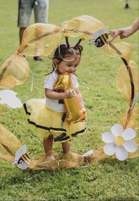 Bee Birthday Theme, Bee Themed Birthday Party, Bee Theme Party, 1st Birthday Party For Girls, Bee Birthday Party, Bee Day, Winnie The Pooh Birthday, 1st Birthday Party Themes, 1st Birthday Themes