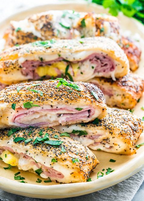 Hawaiian Ham and Cheese Stromboli Ham And Cheese Stromboli Recipe, Ham And Cheese Stromboli, Cheese Stromboli Recipe, Cheese Stromboli, Stromboli Recipe Easy, Hawaiian Ham, Stromboli Recipe, Fingerfood Party, Mini Quiches