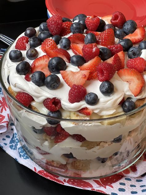 White Chocolate Berry Trifle Chocolate Berry Trifle, Lemon Blueberry Trifle, Blueberry Trifle, Gluten Free Pound Cake, Trifle Recipes Easy, Easy Trifle, Dessert For Summer, Fruit Trifle, Impressive Dessert