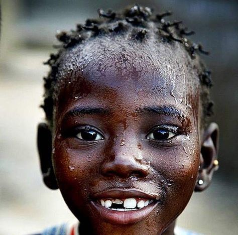 People Smiling, 100 Heads, Marcus Garvey, Kids Around The World, Black Children, Black Person, African People, We Are The World, Jolie Photo