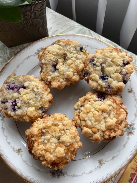 Homemade Muffins Aesthetic, Baking Vintage Aesthetic, Basket Of Muffins, Spring Baking Aesthetic, Aesthetic Muffins, Muffin Aesthetic, Muffins Aesthetic, Traditional Lifestyle, Coffee Muffins