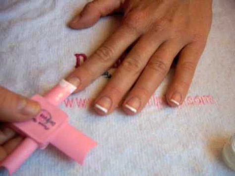 French Tip Tool, Dip Nail Tips And Tricks, How To Fo French Tips, Easiest Way To Do French Tips, Tools To Do French Tips, French Manicure Tutorial, Diy French Manicure, French Tip Dip, French Tip Toes