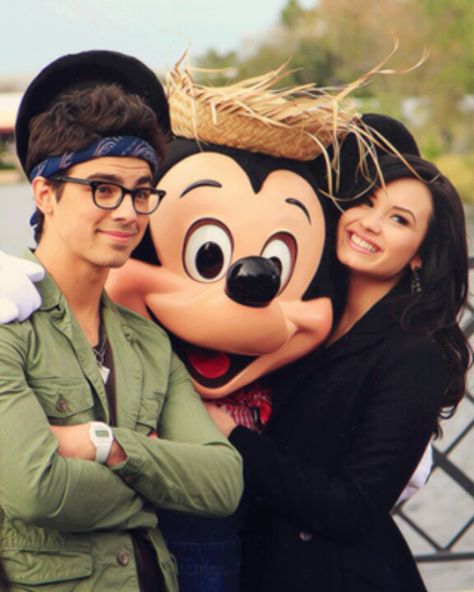 Demi Lovato Demi And Joe, Demi Lovato Nick Jonas, Old Disney Channel, Camp Rock, Hollywood Couples, Disney Nerd, Disney Channel Stars, Disney Images, Joe Jonas