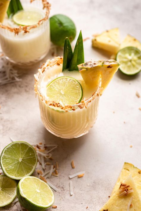 Coconut Tequila, Juice Coconut, Coconut Margarita, Pineapple Margarita, Pineapple Cocktail, Pineapple Drinks, Cream Fresh, Coconut Drinks, Refreshing Summer Cocktails