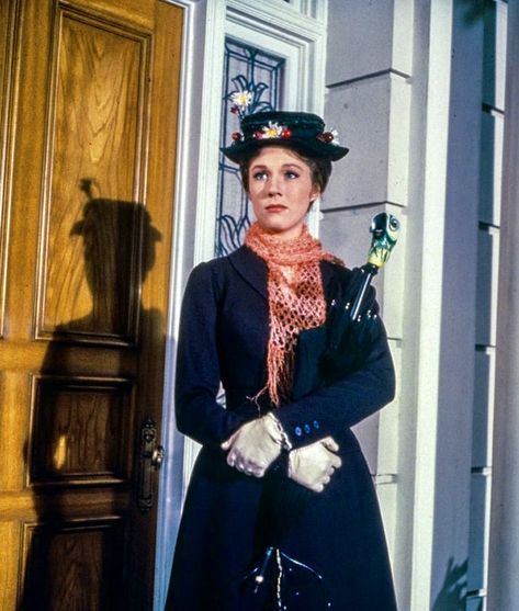 Mary Poppins Photoshoot, Mary Poppins Julie Andrews, Mary Poppins Costume Women, Mary Poppins Inspired Outfits, Marry Poppins Outfits, Mary Poppins Cosplay, Mary Poppins Hair, Mary Poppins Aesthetic, Julie Andrews Young