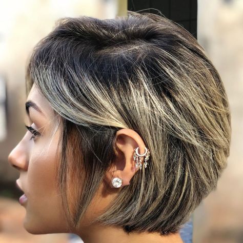 Blonde Highlights Short Hair, Pixie Bob Hairstyles, Haircut Tip, Short Hair Highlights, Blond Balayage, Long Pixie Cuts, Cute Short Haircuts, Super Short Hair, Short Layered Haircuts