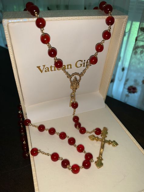 Ramona Aesthetic, Pretty Rosaries, Red Rosary, Rosary Prayers Catholic, Red Quince, Beauty Bible, White Goth, Gold Rosary, Birthday Gifts For Teens