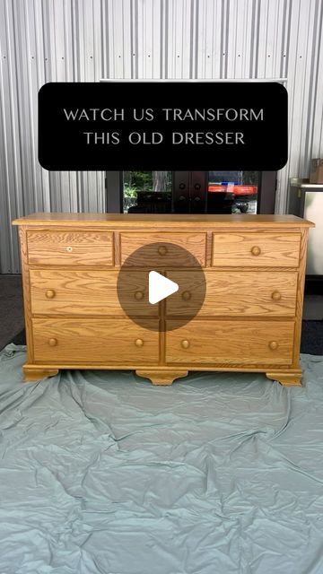 𝐅𝐔𝐒𝐈𝐎𝐍 𝐌𝐈𝐍𝐄𝐑𝐀𝐋 𝐏𝐀𝐈𝐍𝐓 on Instagram: "An easy & quick way to revamp old furniture you may have in your home! 

1. Clean with Fusion TSP Alternative 
2. Sand down the top of the dresser back to raw wood using 120 grit sand paper 
3. Stain the top of the dresser with Fusion Stain & Finishing Oil. Apply with an old paint brush, leave for 15 minutes, and wipe back any excess 
4. Paint the drawers & rest of body with @staalmeester_brushes rollers in the colour Coal Black by Fusion Mineral Paint

#dressermakeover #fusionmineralpaint #fusionmineralpaintcoalblack #furnituremakeover #furnitureflip" Limewash Furniture Before And After, Sanding Old Furniture, Painted Dresser Makeover, Black Dresser With Stained Top, Green Drawers Painted Furniture, Two Tone Furniture Color Combos, Easy Dresser Makeover Diy, Painted Furniture Before And After, Colorful Dresser Makeover