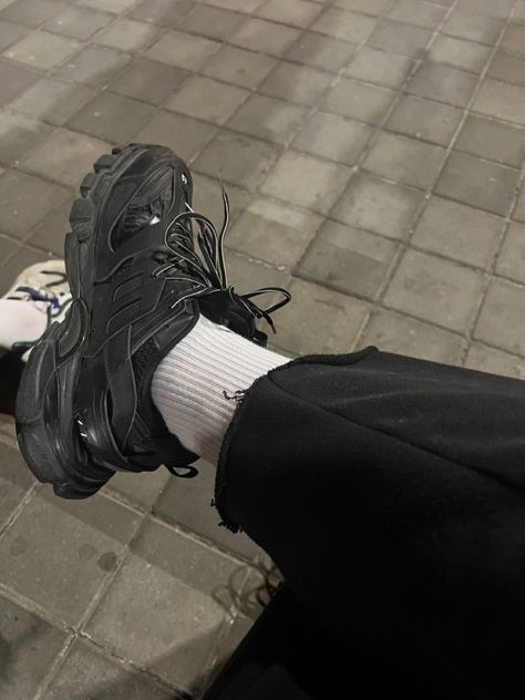 Chunky Black Shoes Outfit, Bad Guys Korean Drama, Triple Black Shoes, Black Shoes Outfit, Black Sneakers Outfit, Shoes Outfit, Bad Guys, Triple Black, Sneakers Outfit