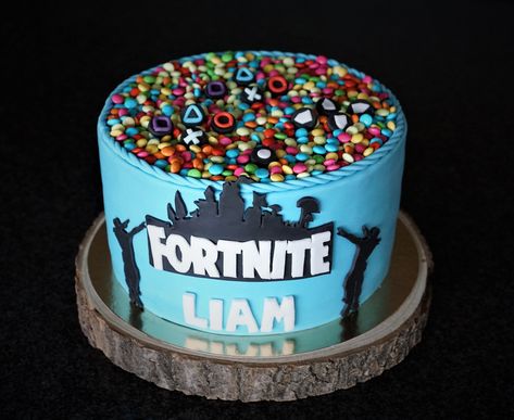 Fortnight Party, Drake Funny, Birthday Drip Cake, Roblox Birthday Cake, Fort Nite, Fortnite Cake, 7 Cake, 10 Birthday Cake, Fortnite Party