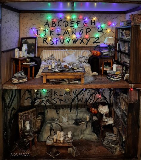 https://www.etsy.com/es/listing/1407904079/stranger-things-112 Stranger Things Cabin, Stranger Things Display, Game Of Thrones Diorama, Stranger Things Diorama, Stranger Things Book Nook, Stranger Things Crafts, Miniature Horror, Horror Diorama, Movie Diorama