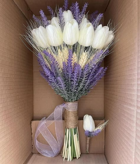 Flower For Groom, Tulips Wedding Bouquet, Tulip White, Lavender Wedding Theme, Unique Bridal Bouquets, Bouquet Centerpiece, Simple Wedding Bouquets, Tulip Wedding, Lavender Bouquet