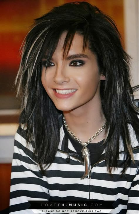 2000s Punk, Androgynous Models, I Fall To Pieces, Cute Eyeshadow Looks, Georg Listing, Black Eyeshadow, Tokyo Hotels, Bill Kaulitz, Tom Kaulitz