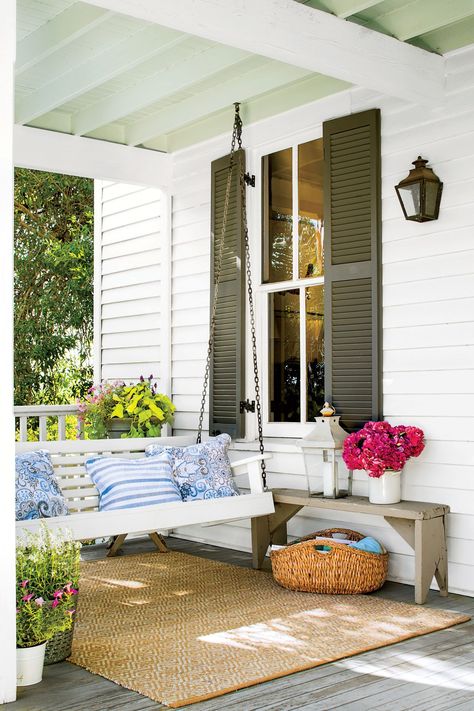 Farmhouse Front Porch Decorating, Brick Porch, Front Porch Swing, Building A Porch, Rustic Porch, Farmhouse Front Porches, Summer Porch, Porch Furniture, Farmhouse Porch