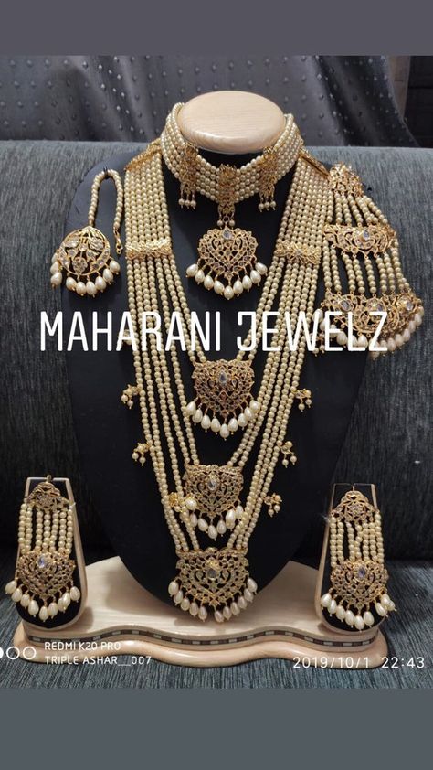 RoseandRani - Etsy India Indian Wedding Jewelry Gold, South Indian Wedding Jewelry, Nizam Jewellery, Layers Short, Bollywood Bridal, Pakistani Bridal Jewelry, Kundan Jewelry, Heritage Jewellery, South Indian Jewelry