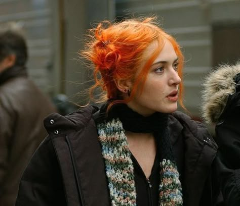 You will be shocked to see Kate winslet's fashion statements in eternal sunshine of spotless mind. She went for blue hair. Kate Winslet Hair, Clementine Eternal Sunshine, Eternal Sunshine Of The Spotless Mind, Manic Pixie Dream Girl, Eternal Sunshine, Kate Winslet, Orange Hair, 인물 사진, Grunge Hair