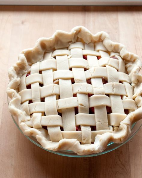 How to Make a Lattice Pie Crust | Kitchn Braided Pie Crust, Apple Custard Pie, Pie Crust Ideas, Fancy Pie Crust, Perfect Pie Crust Recipe, Lattice Pie Crust, Pies Dessert, Lattice Pie, Crust Designs