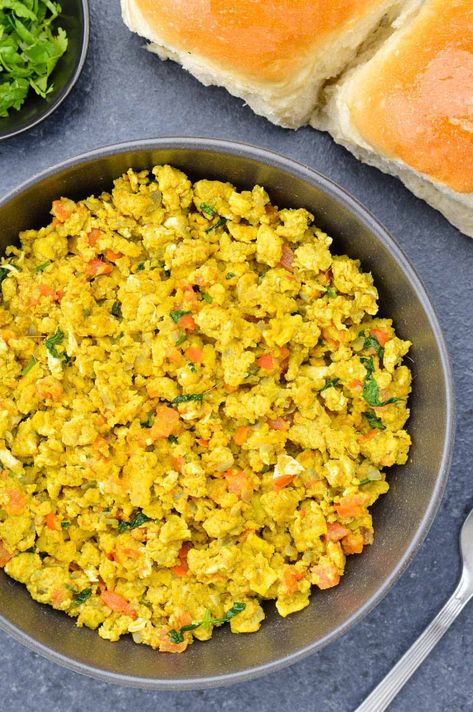 An easy egg bhurji / anda bhurji recipe to make simple yet delicious, and very versatile, Indian style scrambled eggs! #eggbhurji #andabhurji #egg #bhurji #bhurjirecipes #eggrecipes #breakfast #breakfastrecipes #indianbreakfast #indianbreakfastrecipes Anda Bhurji Recipe, Anda Bhurji, Masala Omelette, Egg Paratha, Egg Biryani, Recipes For Winter, Egg Bhurji, Bhurji Recipe, Egg Curry