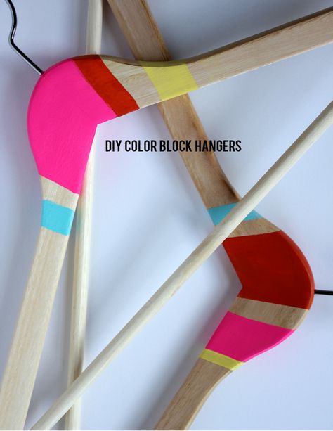 Wooden Hangers Ideas, Hanger Diy, Diy Simple, Clothes Hangers, Perfect House, Wooden Hangers, Crafty Diy, Diy Blog, Diy Arts And Crafts