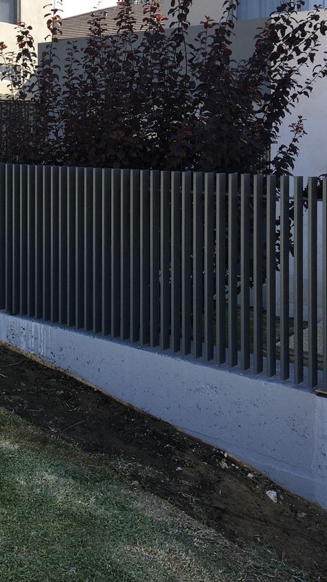 Fence Designs Modern, Low Front Fence Ideas, Fence For Front Of House, Perimeter Fence Design Modern, Low Fence Design, Front Fence With Gate, Front Fences And Gates, Metal Fence Design Modern, Yard Wall Design