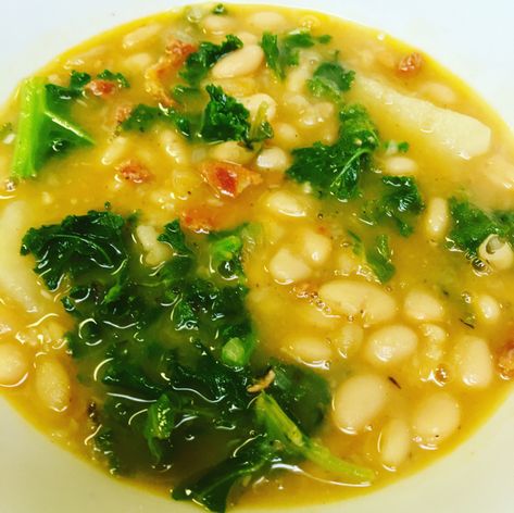 This is a white bean soup created in Spain but slightly altered by different latin cultures. This is my absolute favorite combination. - Caldo Gallego (Spanish White Bean Soup) Tarascan Bean Soup, Spanish White Bean Soup, Galician Recipes, Spaniard Food, Cuban Soup, Caldo Gallego Recipe, Food Spain, Spanish Soup, White Bean Soup Recipes