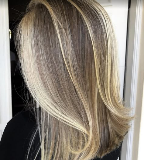 Partial Blonde Highlights On Light Brown Hair, Partial Blonde Highlights, Blond Highlight, Pelo Color Vino, Hair Colour Ideas, Summer Blonde Hair, Brunette Hair With Highlights, Brown Hair With Blonde Highlights, Hairstyles For Layered Hair