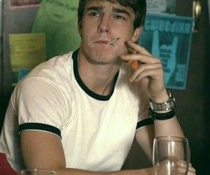 My Mad Fat Diary Finn, Finn Nelson, Spike Island, My Mad Fat Diary, Nico Mirallegro, Magic Aesthetic, Loving Someone, Man Crush, Comme Des Garcons