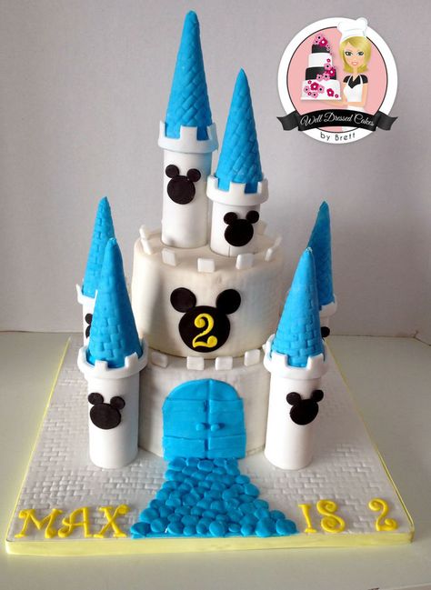 Cute Magic Kingdom Castle Cake Magic Kingdom Cake, Magic Kingdom Birthday Party, Disneyland Theme Birthday, Kingdom Birthday Party, Disney Castle Cake, Castle Cakes, Magic Kingdom Castle, Kingdom Castle, Hello 30