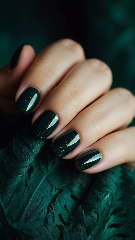 Dark Emerald Green Nails, Green Nails Ideas, Emerald Green Nails, Silver Nail Designs, Dark Emerald Green, Dark Green Nails, Green Nail Art, Cute Christmas Nails, Green Nail