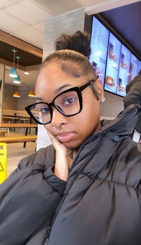 Cute Prescription Glasses Black Women, Big Frame Glasses Black Women, Cute Glasses Black Women, Fake Glasses Aesthetic, Girls With Glasses Black, Black Glasses Black Women, Chunky Glasses Frames, Thick Frame Glasses, Black Women Glasses