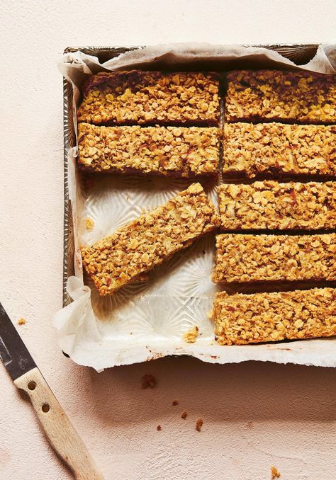 Oat Bar Recipe Healthy, Caramel Pavlova, Pear Bars, Healthy Lunchbox Snacks, Bars Recipes Healthy, Oat Bar Recipes, Oatmeal Breakfast Bars, Mid Morning Snack, Rochelle Humes