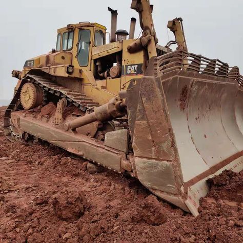 This is a CAT d11R bulldozer Cat Bulldozer, Caterpillar Bulldozer, Heavy Construction Equipment, Object Drawing, Heavy Machinery, Construction Equipment, Heavy Equipment, Caterpillar, Military Vehicles