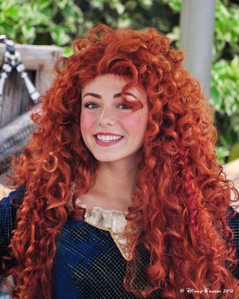 Merida Merida Hair, Merida Cosplay, Real Life Disney Characters, Disney Princess Makeup, Disney Princess Merida, Merida Disney, Walt Disney Cinderella, Makeup Jobs, Princess Merida