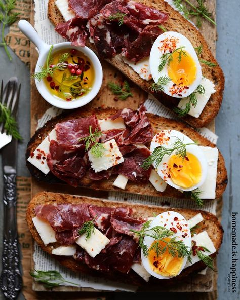 Pastrami Breakfast, Rye Toast, Turkish Eggs, Salty Food, Toast Toppings, Salty Foods, Egg Toast, Breakfast Toast, Health Nut