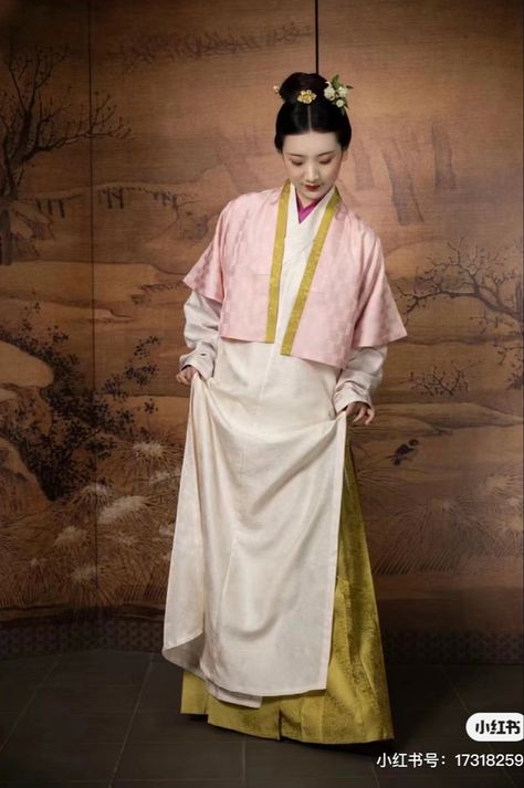 Yuan Dynasty Clothing, The Tenth Kingdom, Traditional Chinese Hanfu, Dynasty Clothing, Yuan Dynasty, Chinese Fashion, Cultural Appropriation, Chinese Hanfu, Modern And Antique