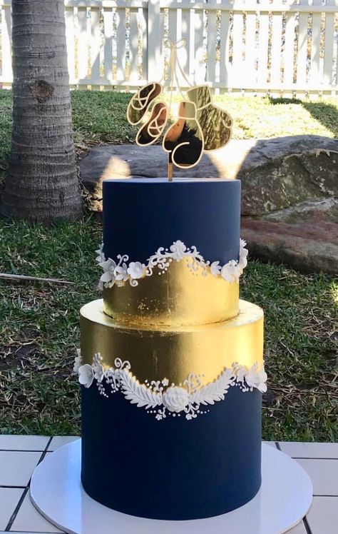 The Chic Technique:  LOOKS ABSOLUTELY EXQUISITE! - NAVY BLUE AND GOLD TWO-TIERED WEDDING CAKE.  SUCH AN AMAZING DESIGN! 🍰 Metallic Cake, Blue And Gold Wedding, Torte Cupcake, Amazing Wedding Cakes, Blue Cakes, Gorgeous Wedding Cake, Gold Wedding Cake, Gold Cake, Elegant Cakes