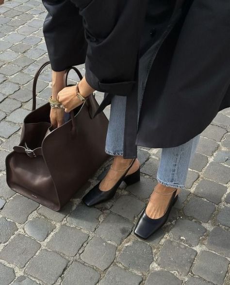 The Row Bag, Body Lingerie, Paris Mode, Brown Bag, Looks Chic, Mode Inspo, Brown Bags, Mode Inspiration, Gilmore Girls