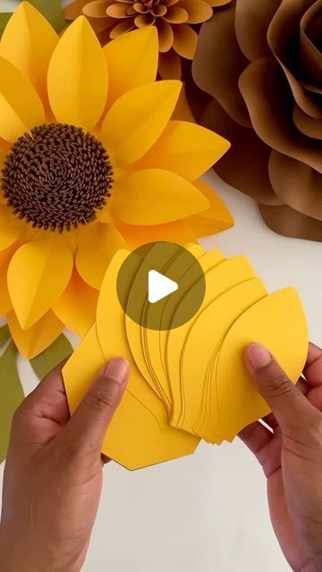 Paper Sun Flowers Craft, Making Sunflowers Paper Flowers, Sunflower Trunk Or Treat, Sunflower Paper Flowers Diy, Paper Sunflower Tutorial, Paper Sunflower Template, Sunflower Centerpieces Diy, Origami Sunflower, Diy Sunflowers