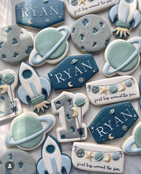 Space 1st Birthday Cookies, Space Cake Theme, First Birthday Space Theme Cookies, Space Theme Birthday Cookies, Outer Space Birthday Food Ideas, Space First Birthday Party Food, Outer Space Cake Smash, Space First Birthday Photoshoot, First Trip Around The Sun Centerpiece Ideas