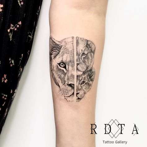 Arm tattoo, lion cubs, family tattoo, lioness and cubs realistic tattoo, grey wash tattoo. Cub Tattoo, Lioness Tattoo Design, Tatuagem Masculina Pequena, Lioness Tattoo, Animal Tattoo Ideas, Mom Tattoo Designs, Anklet Tattoos, Beautiful Flower Tattoos