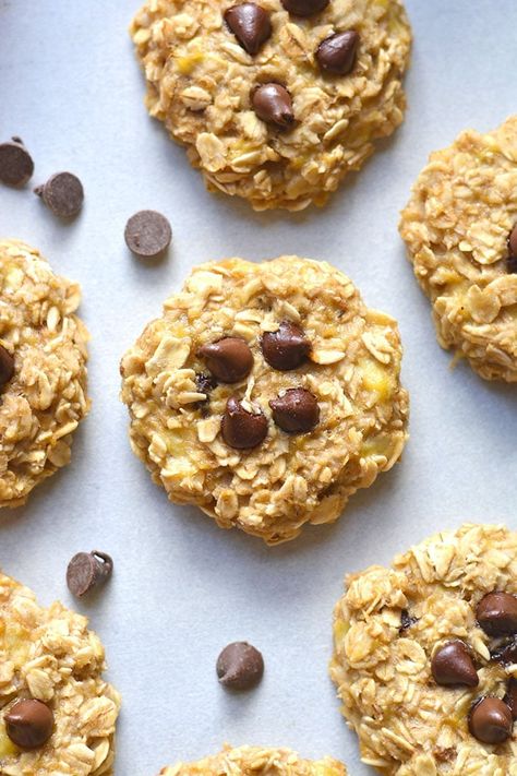 Healthy Banana Oat Cookies Rolled Oats Cookies, Cookies Low Calorie, Oatmeal Cookies With Chocolate Chips, Low Calorie Oatmeal, Healthy Oat Cookies, Banana Oatmeal Cookies Healthy, Oats Cookies, Low Calorie Cookies, Banana Oat Cookies