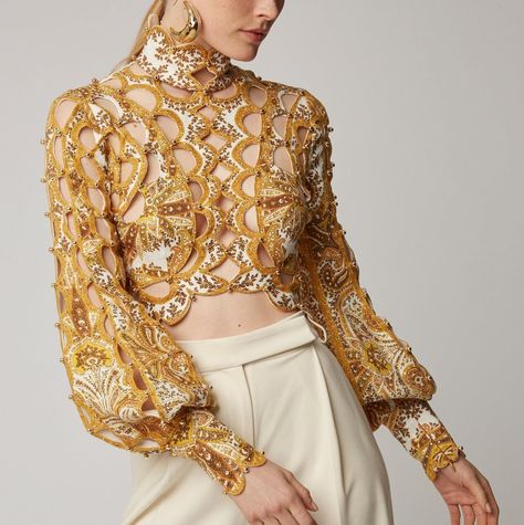 DIOR BELLA Yellow Paisley Print Cutout Puff Sleeve Blouse⁠ https://diorbella.com/ Golden Outfit Aesthetic, Scallop Fashion, Golden Clothes, Golden Outfit, Puff Sleeve Crop Top, Mode Casual, Gold Top, Mode Inspo, Crop Top Blouse