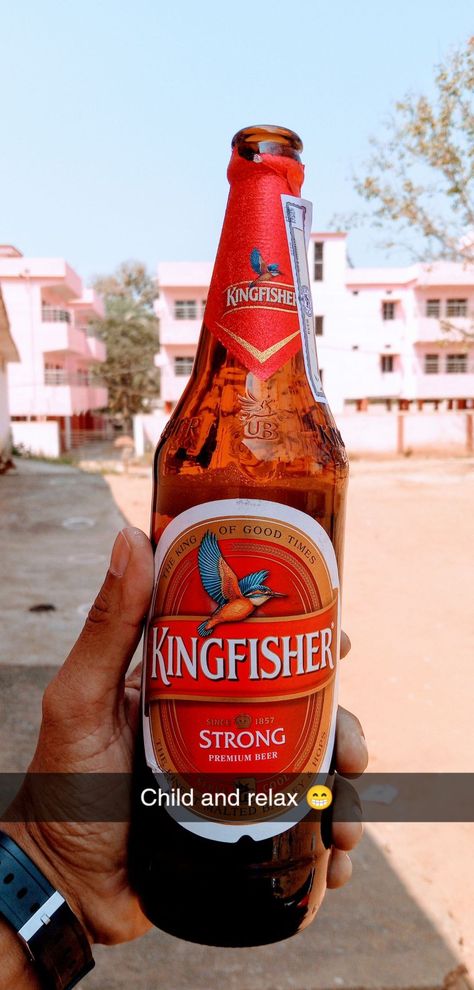 King fisher King Fisher Beer, Bike Rider Photography, Green Wallpaper Phone, Rider Photography, King Fisher, Kite Festival, Brush Background, Beautiful Eyes Pics, Alcohol Party