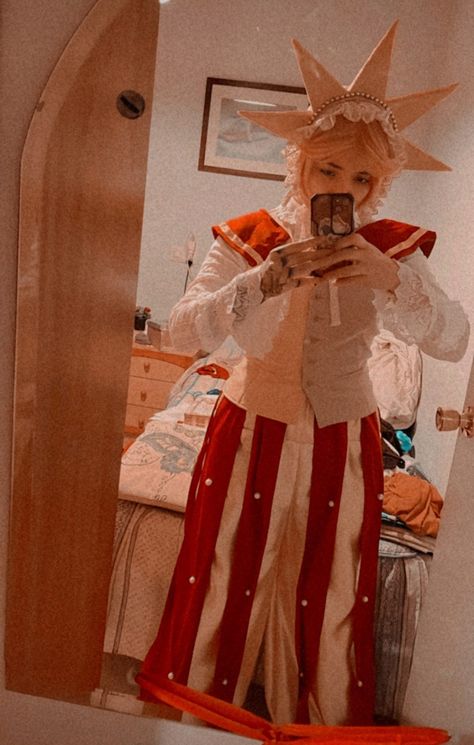 Sundrop Cosplay, Men Mirror Selfie, Fnaf Costume, Fnaf Jumpscares, Moon Cosplay, Fnaf Cosplay, Moon Drop, Sun And Moon Drawings, Wedding Outfit Men