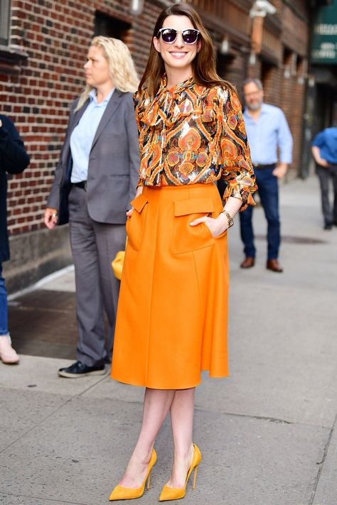 Anne Hathaway Anne Hathaway Style, Outfit Designer, Orange Skirt, Armani Prive, Skirt And Blouse, Anne Hathaway, Fashion Weeks, Inspired Outfits, 가을 패션